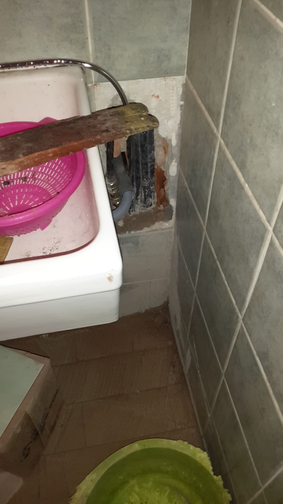 Intervento per la risoluzione di problemi idrici in un interno in ristrutturazione