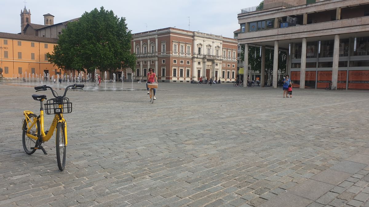 Contesto esterno fotografato durante la documentazione di un intervento edilizio