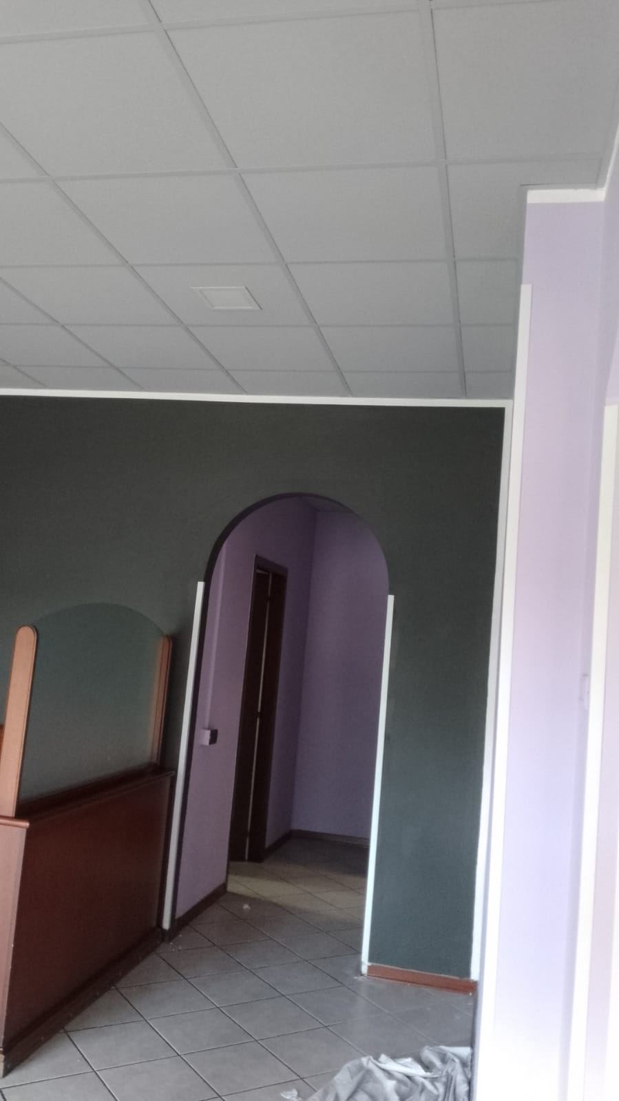 Dettaglio di un ristorante riqualificato con apertura ad arco