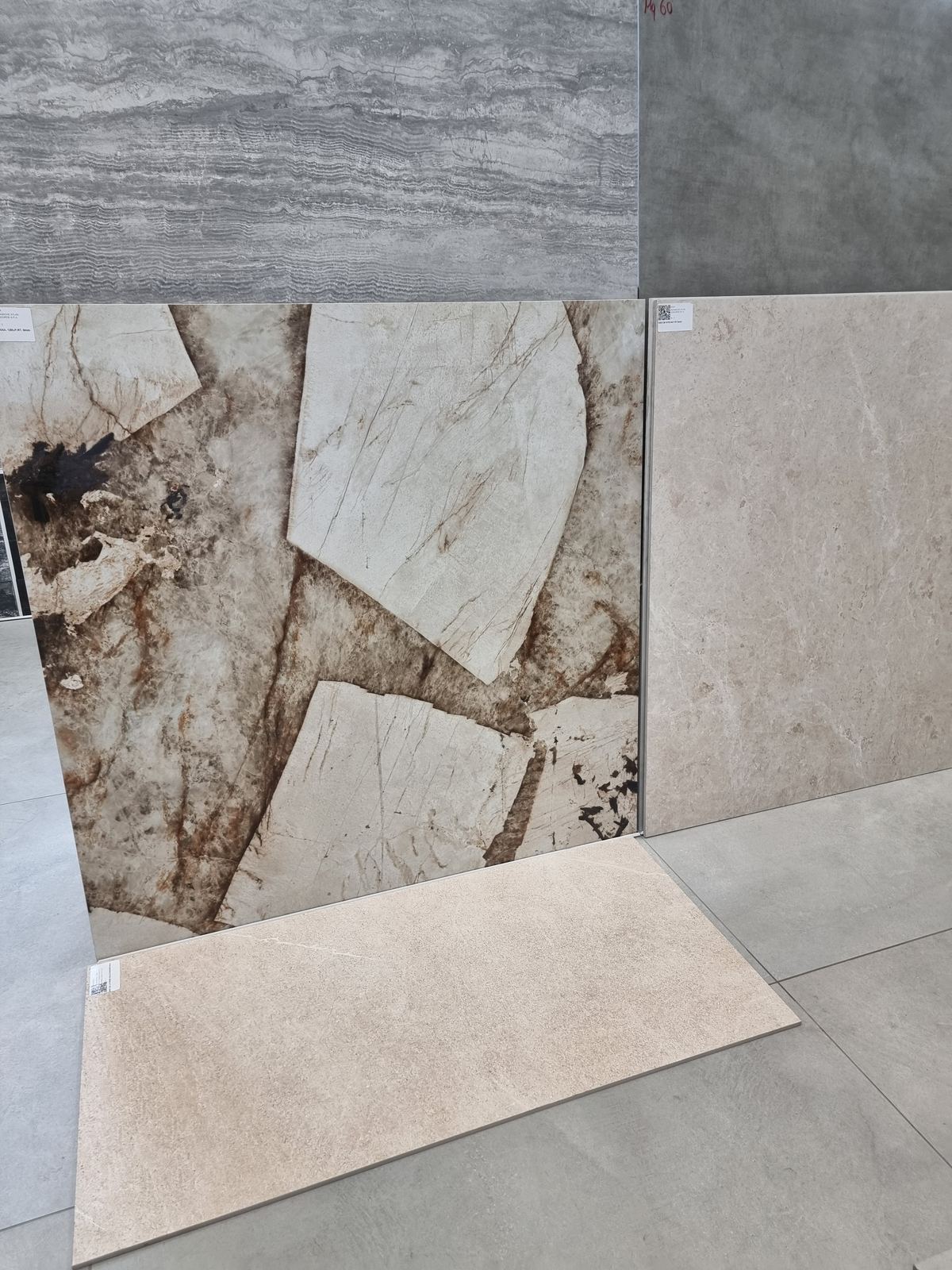 Lastre in gres di grande formato effetto marmo, pietra e legno accostate per la scelta delle finiture